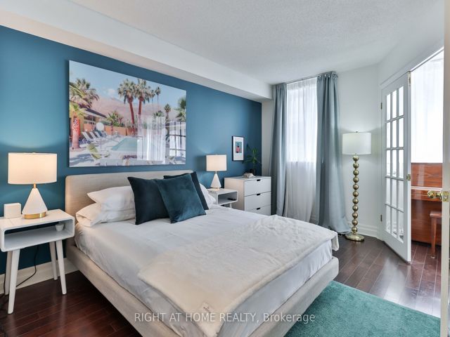 402 - 225 Davenport Rd