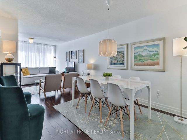 402 - 225 Davenport Rd