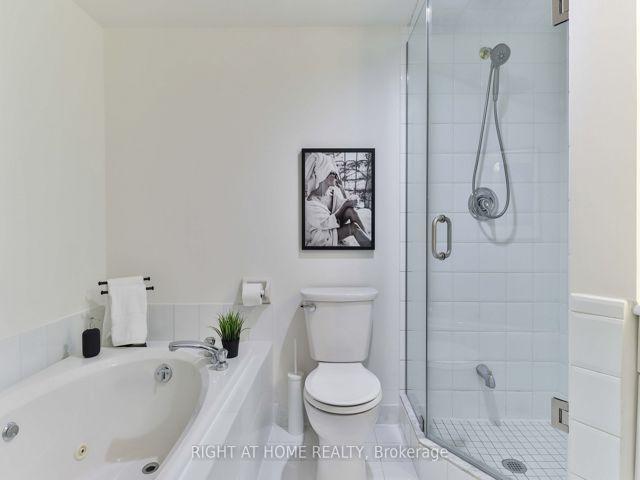 402 - 225 Davenport Rd