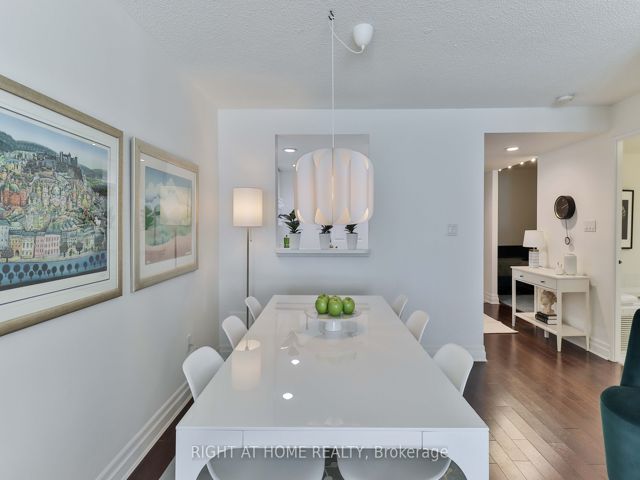 402 - 225 Davenport Rd