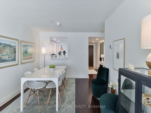 402 - 225 Davenport Rd