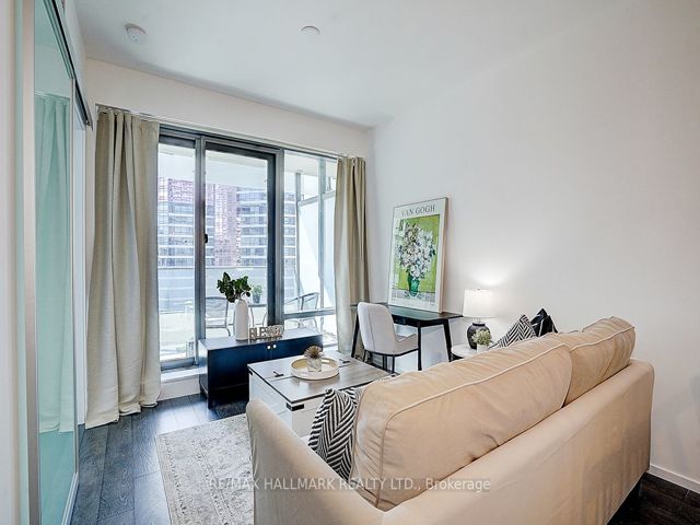 1806 - 5 St Joseph St