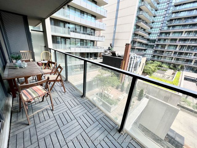 739 - 111 Elizabeth St