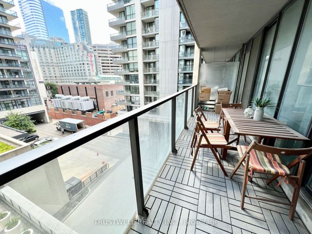739 - 111 Elizabeth St