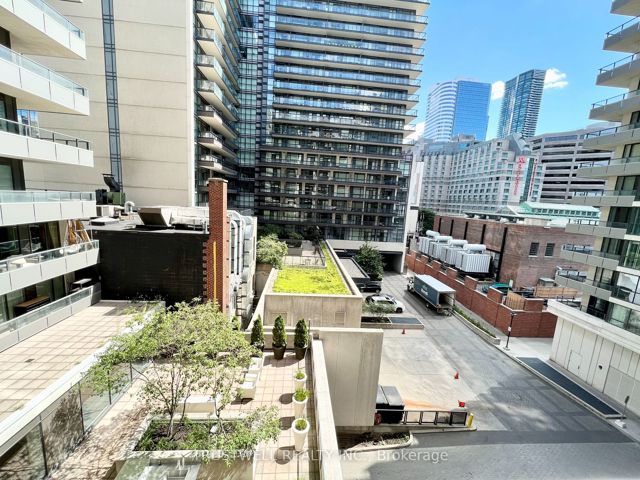 739 - 111 Elizabeth St
