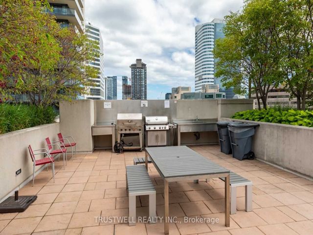 739 - 111 Elizabeth St