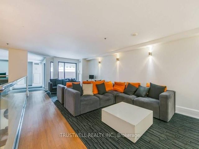 739 - 111 Elizabeth St