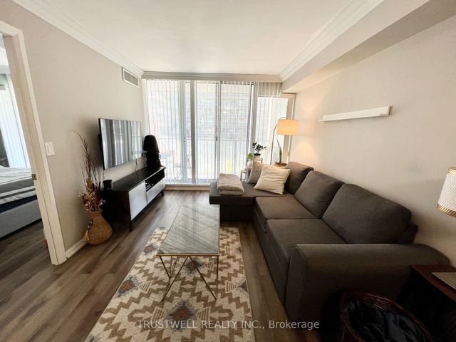 739 - 111 Elizabeth St