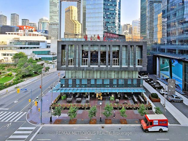 319 - 51 Lower Simcoe St