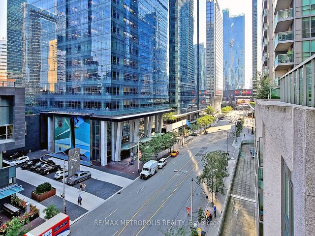 319 - 51 Lower Simcoe St