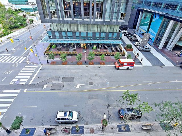 319 - 51 Lower Simcoe St