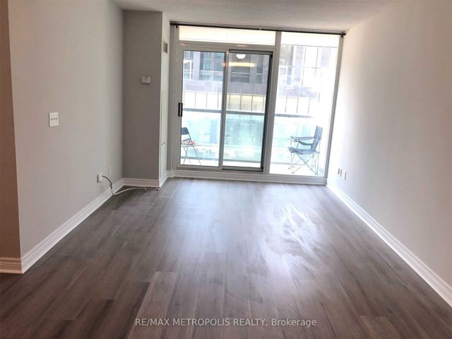 319 - 51 Lower Simcoe St