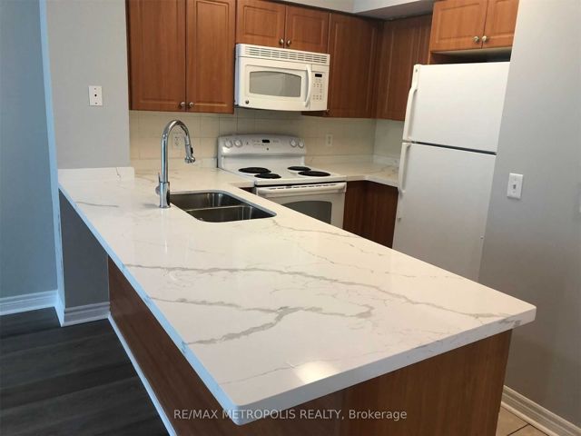 319 - 51 Lower Simcoe St