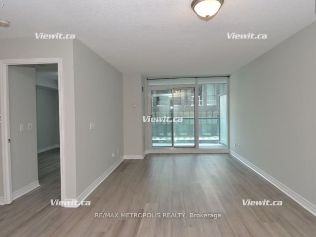 319 - 51 Lower Simcoe St