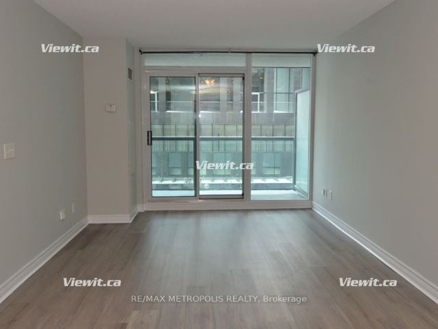 319 - 51 Lower Simcoe St