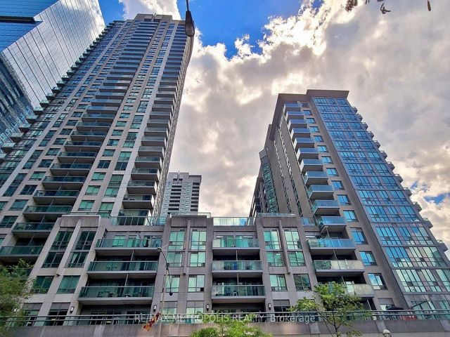 319 - 51 Lower Simcoe St
