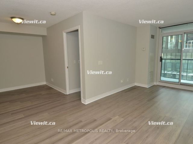 319 - 51 Lower Simcoe St