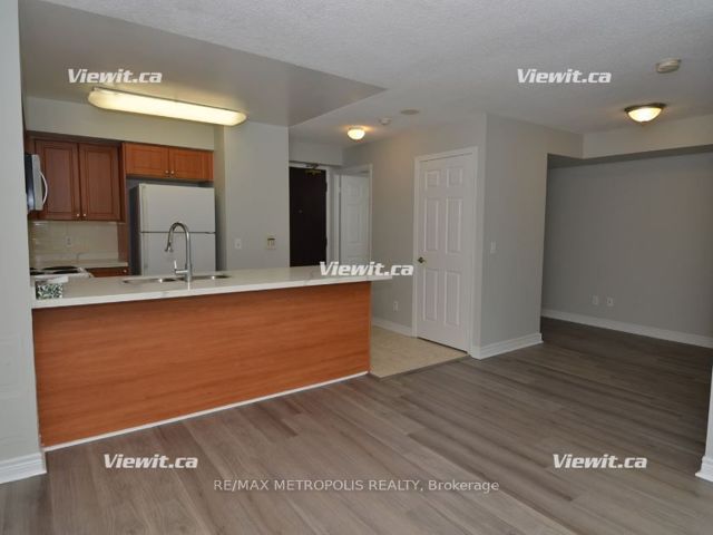319 - 51 Lower Simcoe St
