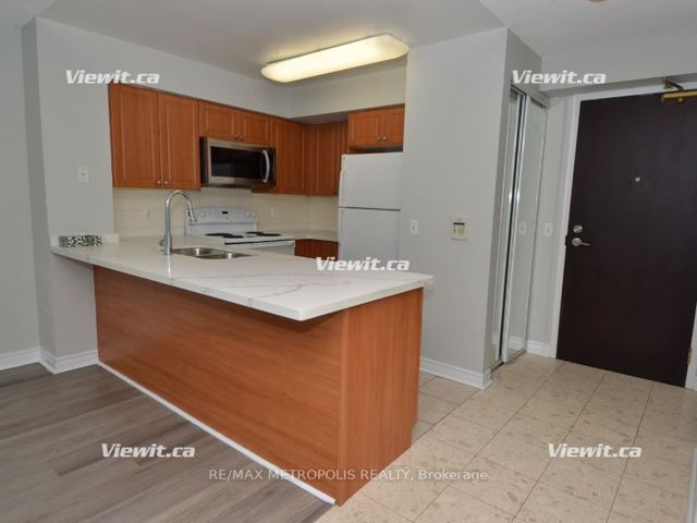319 - 51 Lower Simcoe St