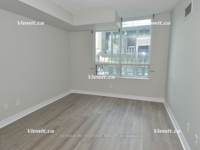 319 - 51 Lower Simcoe St
