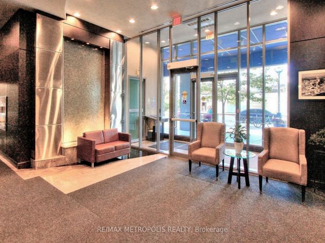 319 - 51 Lower Simcoe St