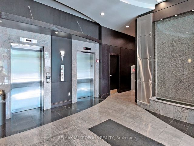 319 - 51 Lower Simcoe St