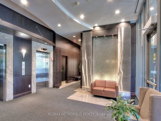 319 - 51 Lower Simcoe St