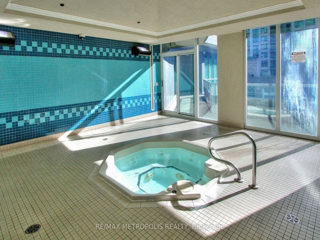 319 - 51 Lower Simcoe St