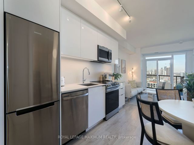 1713 - 50 Power St