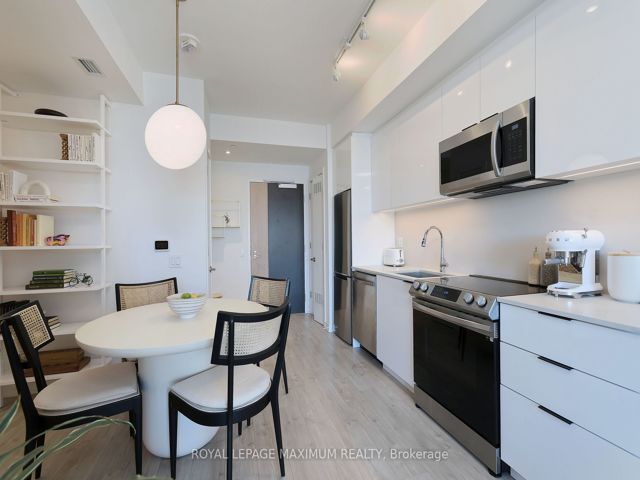 1713 - 50 Power St