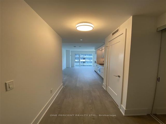 1901 - 470 Front St W