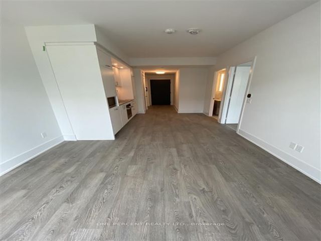 1901 - 470 Front St W