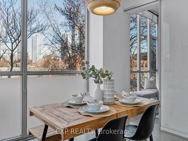 409 - 510 King St E