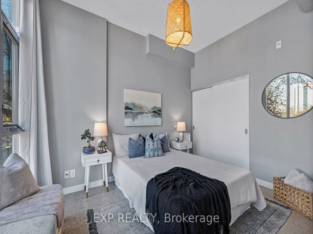 409 - 510 King St E
