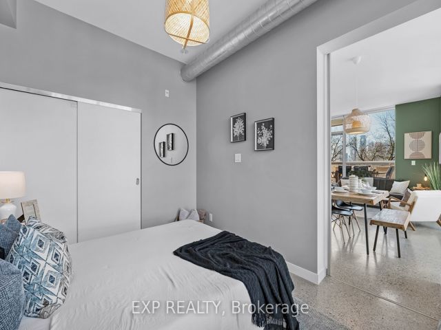 409 - 510 King St E