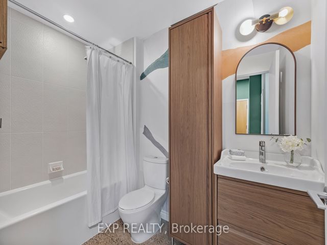 409 - 510 King St E