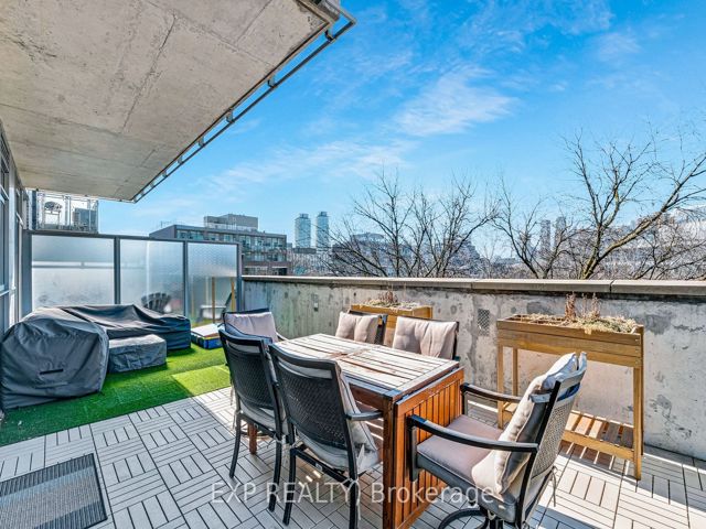 409 - 510 King St E
