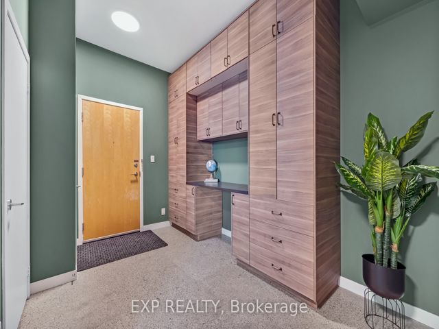 409 - 510 King St E