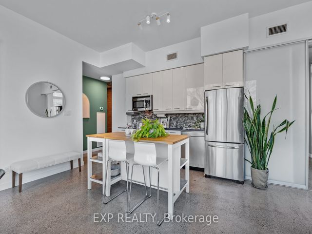 409 - 510 King St E