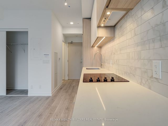 627 - 2020 Bathurst St