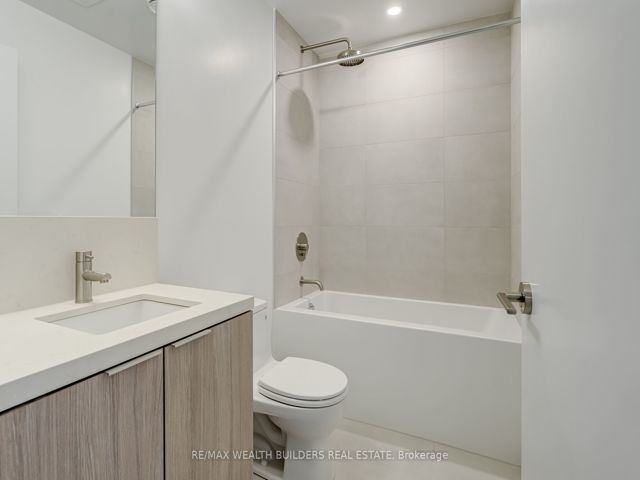 627 - 2020 Bathurst St