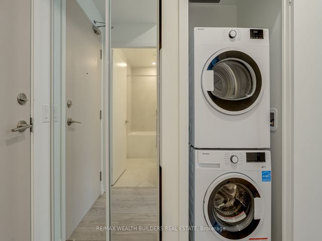 627 - 2020 Bathurst St
