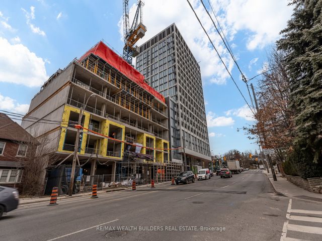 627 - 2020 Bathurst St