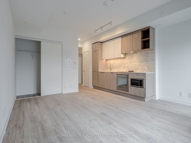 627 - 2020 Bathurst St