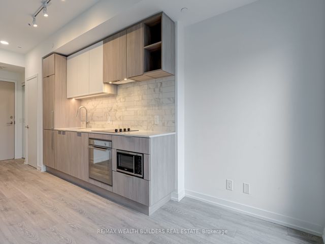 627 - 2020 Bathurst St