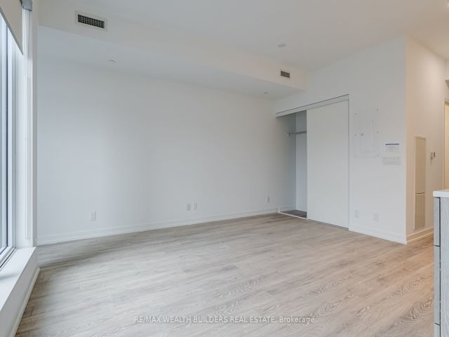 627 - 2020 Bathurst St