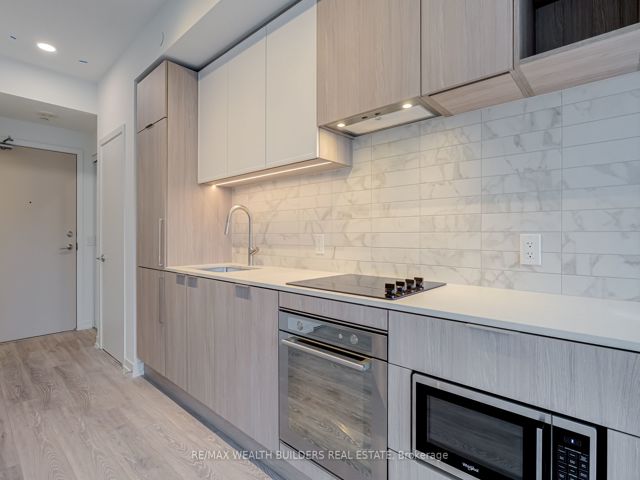 627 - 2020 Bathurst St