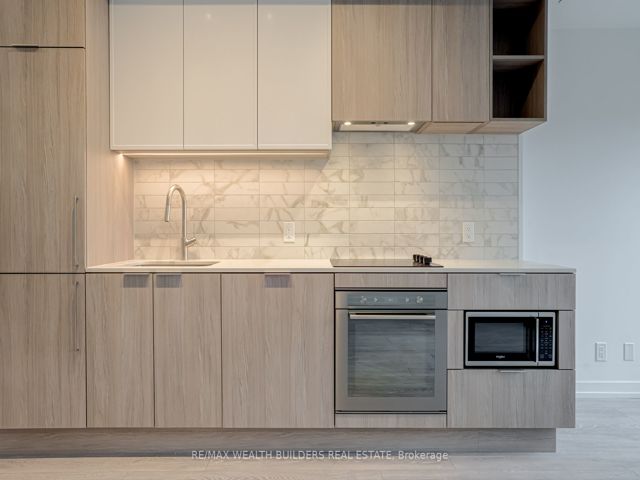 627 - 2020 Bathurst St