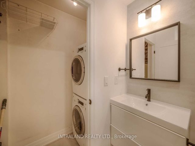 301 - 500 Richmond St W