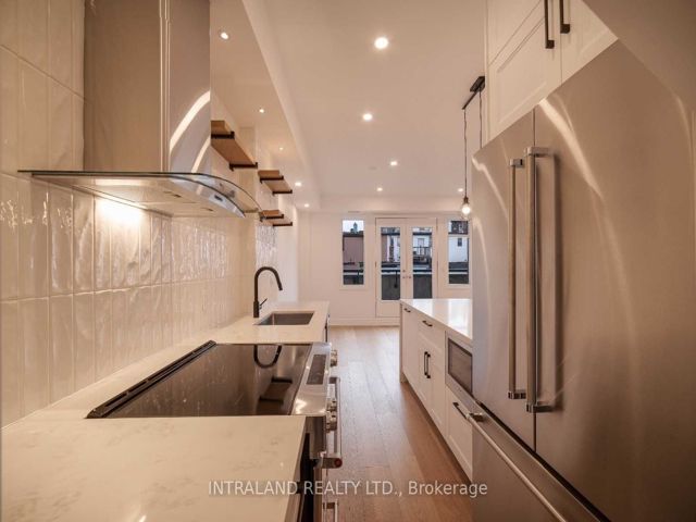 301 - 500 Richmond St W
